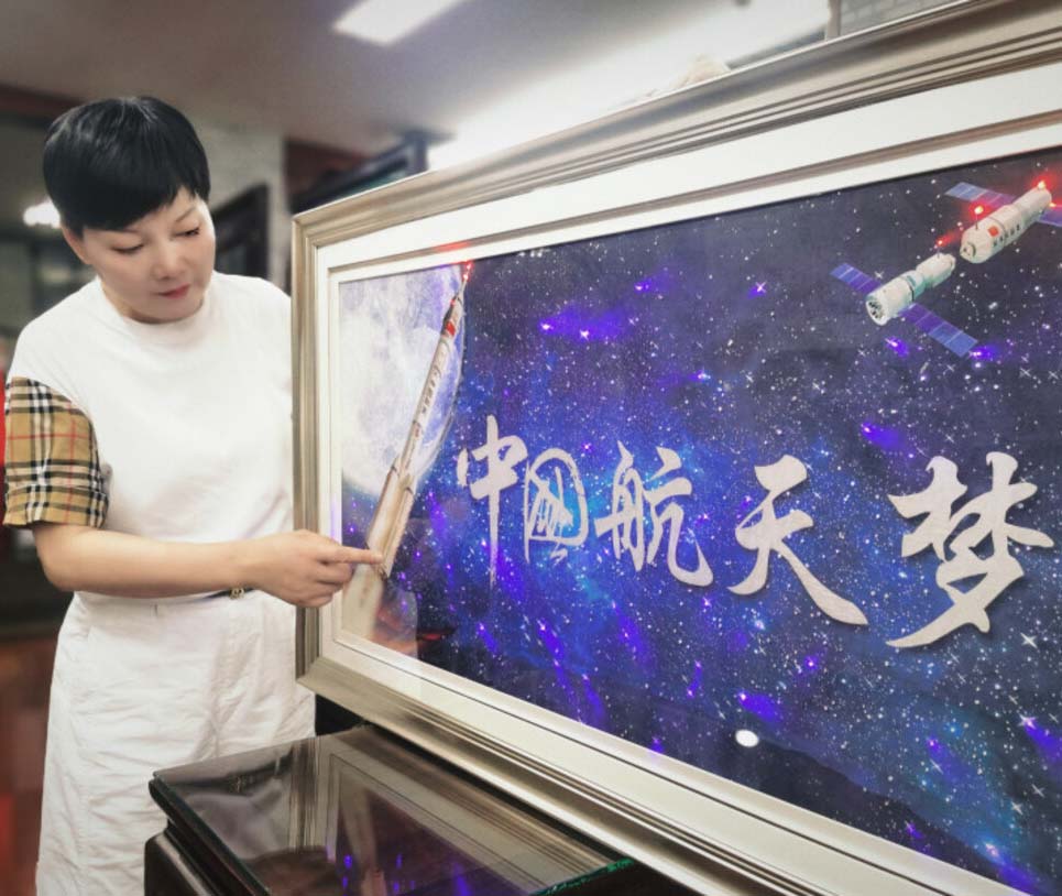 Fiber optic lights let Hunan embroidery shine, Hunan embroidery 